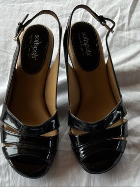 Softspots Comfortiva black patent slingback sandals. New without box. Size 9WW
